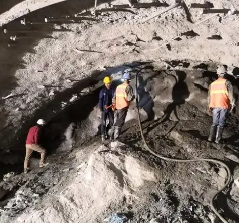 大足拱顶带模注浆料的施工流程及注意事项